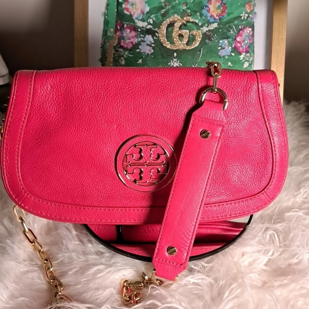 Tory Burch NWOTs Amanda Logo Clutch Crossbody